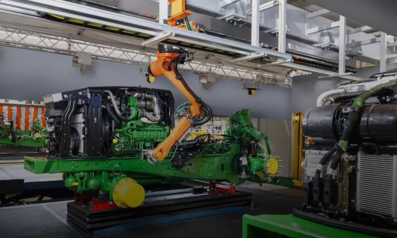 John Deere perfektioniert Traktoren-Montage mit KI-Power